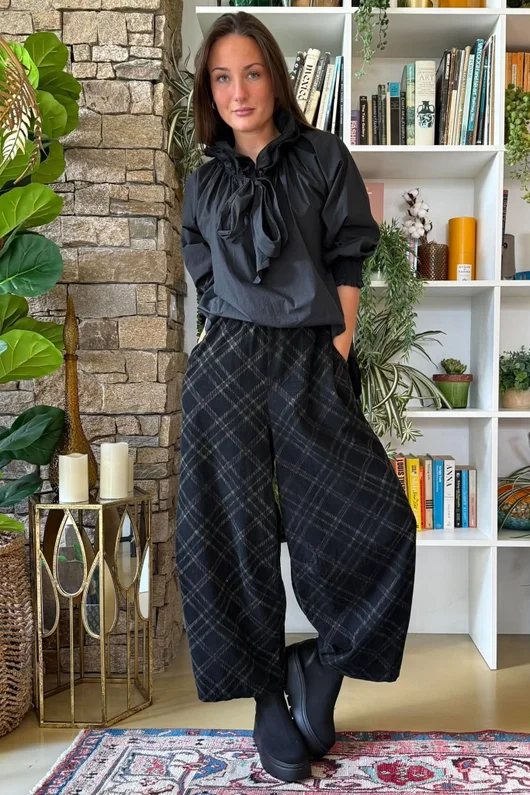 Arbi Needlecord Tartan Barrel Pant Black